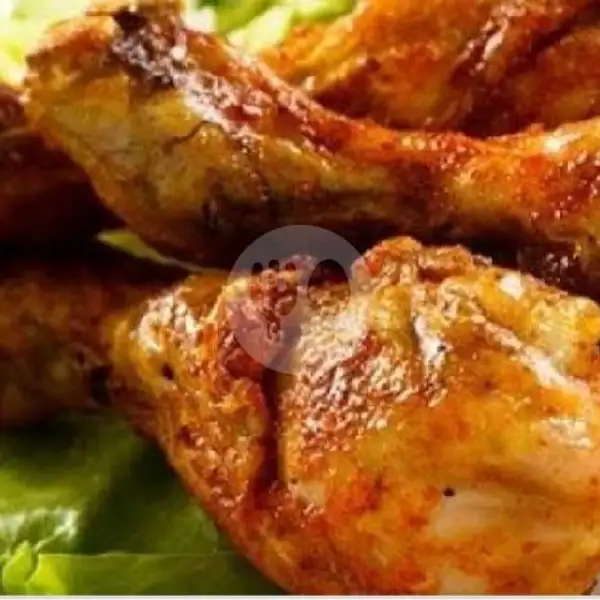 Lalapan Ayam Goreng Kecil Presto . | Warung Bu Haji Nur, Kuta