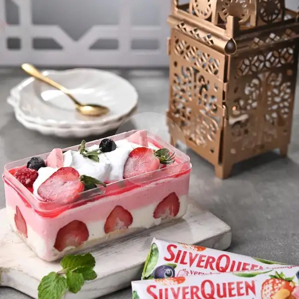 Dessert Box Strawberry Cakes Forever | Cold Stone Ice Cream, Grand Indonesia