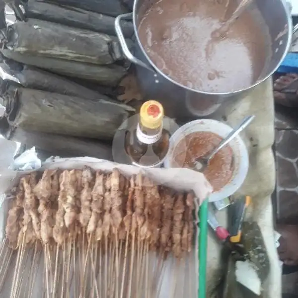 Lontong Sate Maknyus | Nasi Uduk dan Nasi Kuning Albiru, Tambakreja