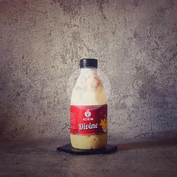 Real Banana Milk With Chopped Strawberry (350ml) | Adem Juices & Smoothies, Denpasar