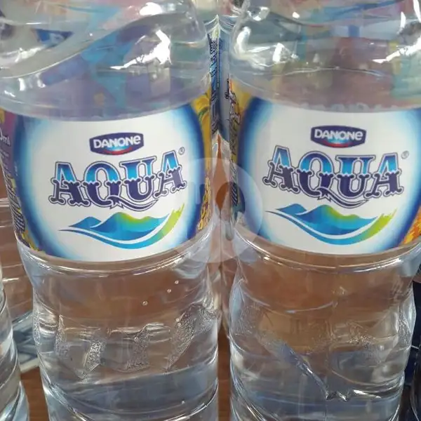 Aqua Sedang | Warung Mbak Yuni, Pramuka