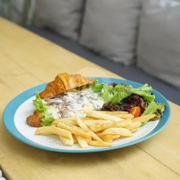 Beef & Mushroom 
Carbonara Sandwich | Jardin Cafe, Cimanuk