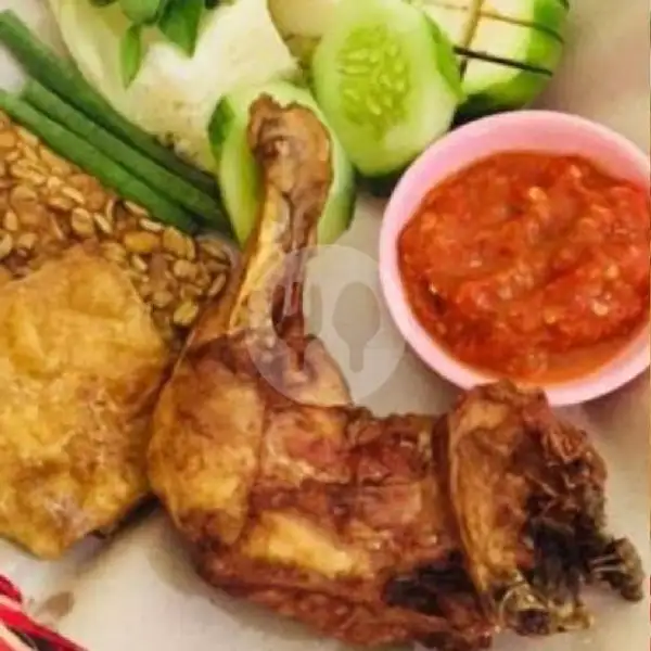 AYAM LALAPAN AMBYAR SAMBAL ULEK | Lesehan Ayam Gepuk Kebun Cengkeh, Raya Air Kuning
