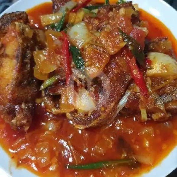 Ikan Goreng Saus Pedas + Nasi + Lalapan | ANEKA RASA JAYA, Ayam Gepuk, Bebek & Multy Menu Khas Manado, Abepura
