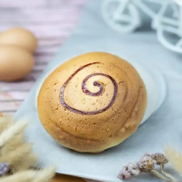 Berry Bun | New Sun Bread Bakery & Cake Specialist