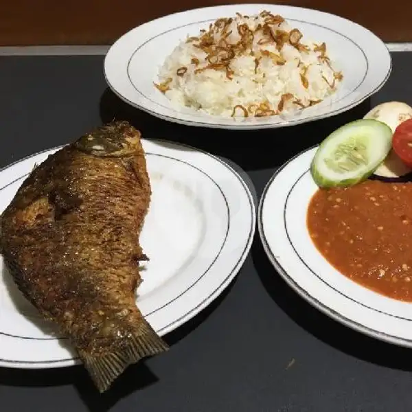 Ikan Mas + Nasi | Depot Tapis Berseri Masakan Khas Lampung, Kelayan A