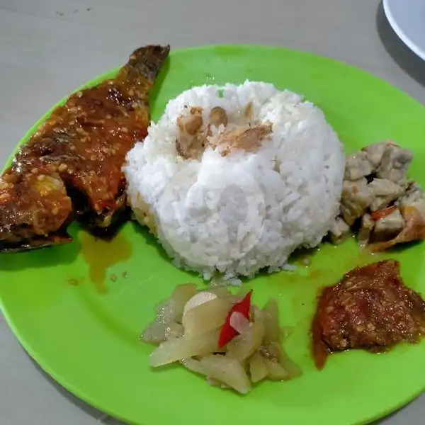 Nasi Campur Ikan Mujair Sambal | Warung Makan Sosro Sudarmo, Nongsa