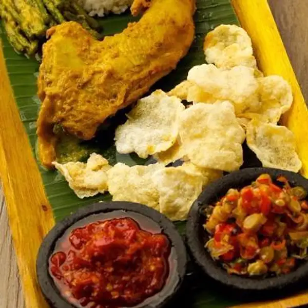 Ayam Betutu | Madame Sari Restaurant By Kartika Sari, Buah Batu