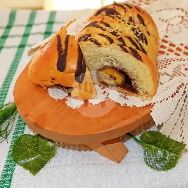 pisang coklat keju | Tyanta Bakery, Mayjend Sutoyo