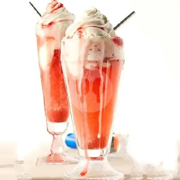 Ice Strawberry Float (cup jumbo) | Warung Sobat, Ibu Sangki