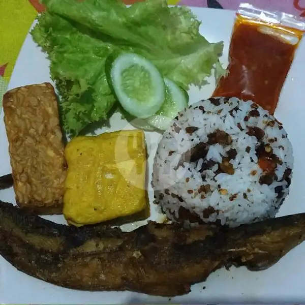 Paket Tutug Oncom + Lele Goreng Komplit | Ayam Bakar Dapur Mamah, Kp. Cicarita