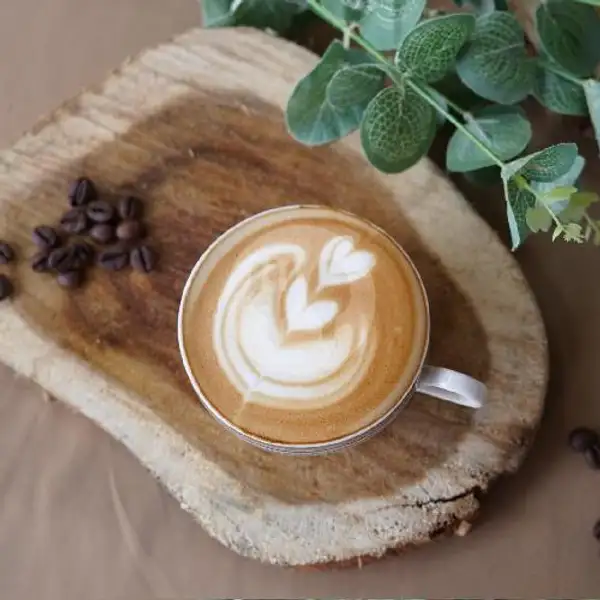 Cafe Latte Hot | Kayoo Cafe & Resto X Gogi Boom