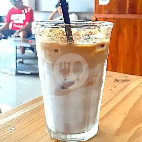 Iced Vanilla Latte | Obelix Cafe, Dewi Saraswati