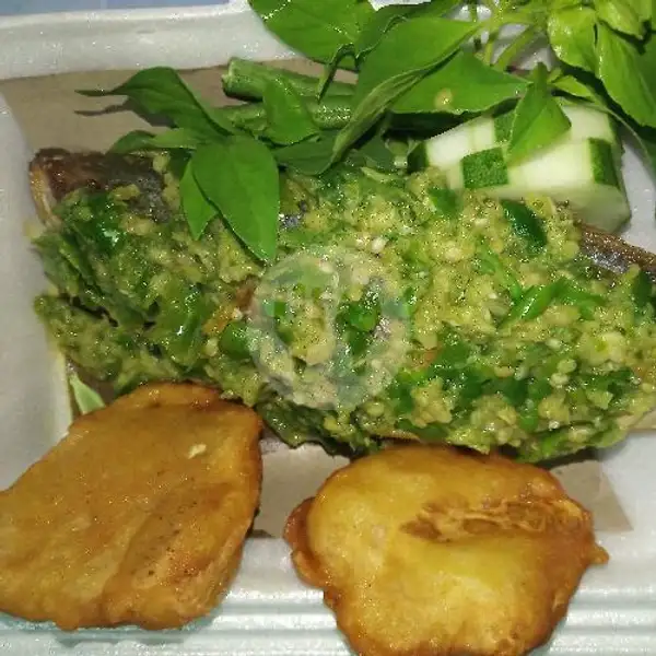 Ikan Selar Cabe Ijo + Nasi | Ayam Geprek Ceria (Pedasnya Pool), Bunga Raya