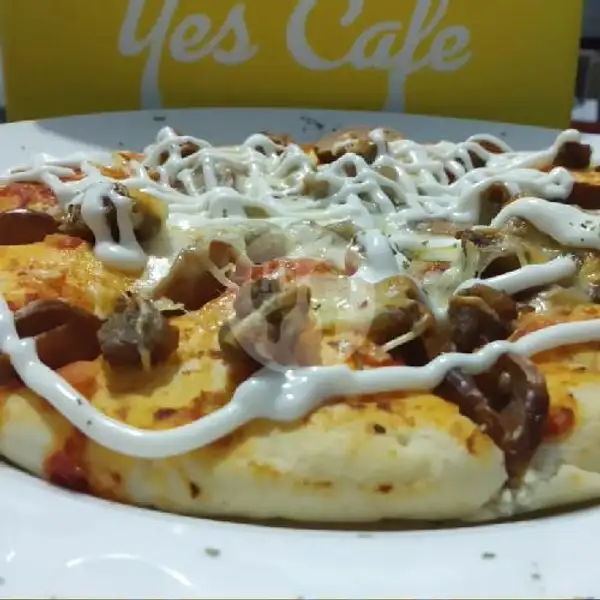 Pizza Meat Lover | YesCafe, Ahmad Yani