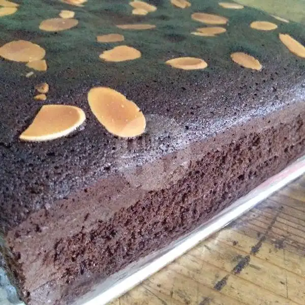 Almond Brownies Jumbo 20x20 Cm | Brownies Taman Asri, Larangan
