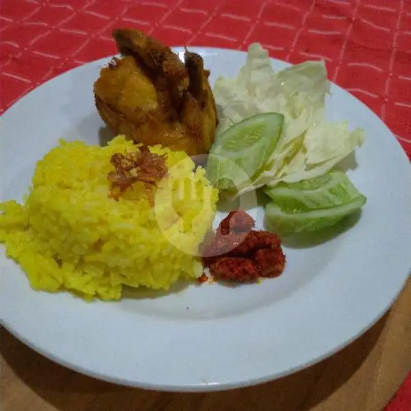 Nasi Kuning Ayam Goreng | Nasi Kuning Poci-Poci, Bekasi Utara