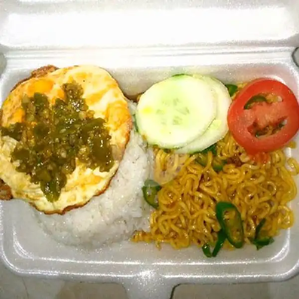Indomie+telur Ceplok Penyet Sambal Ijo | Lalapan DOUBLE D 