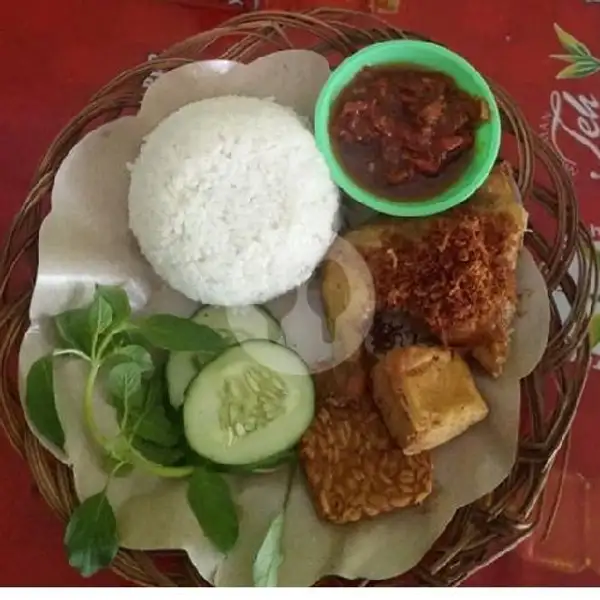 Ayam Penyet Dan Ayam Bakar Free Teh Obeng | Warung Sunda Ayyu Queen, Puri Selebriti Residence