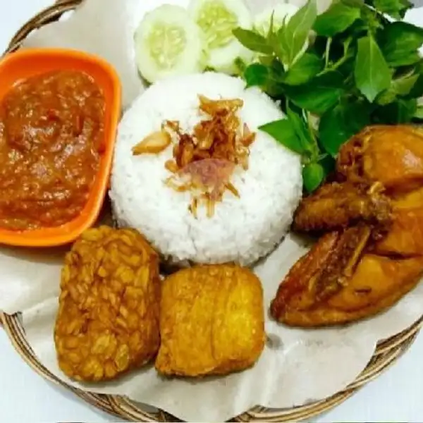 Nasi Ayam Goreng Tahu +Tempe | Lele Sultan, Sukarami