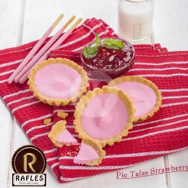 Pie Talas Strawberry | Kue Lapis Talas Dan Bolu, Pekayon