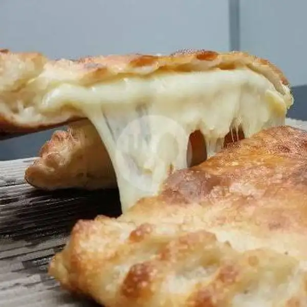 Cheese Karuzone | R&T Pizza, Serang