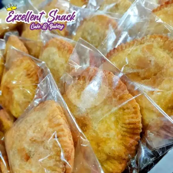 Pastel Ayam Besar (Special) | Excellent Snack, Jln. Magelang