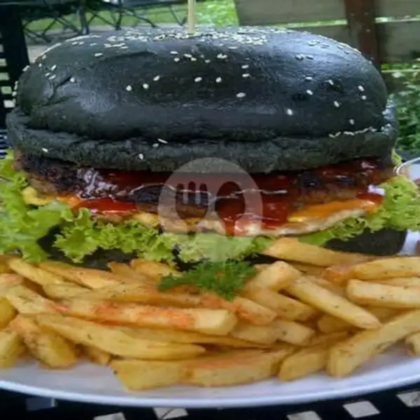 Paketan Burger Charcoal Hitam Uk Besar + Kentang Krenyees | Baso Aci,Pempek & Dimsum