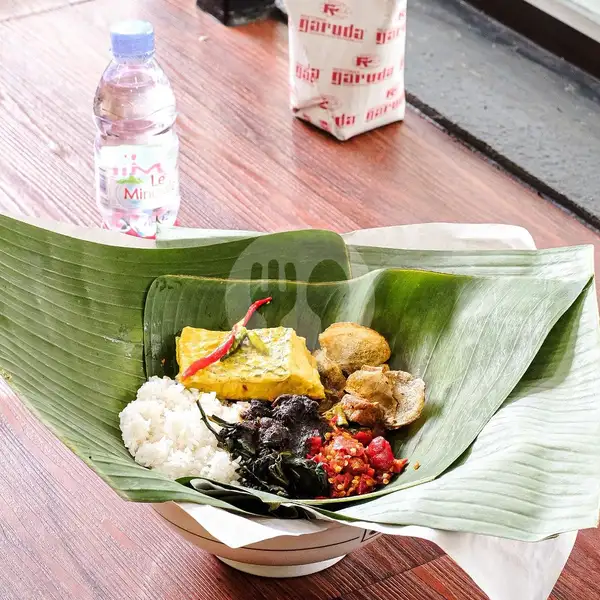 Nasi Bungkus + Ikan Kakap Gulai + Air Mineral | Restoran Garuda, Palang Merah