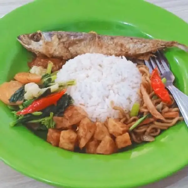 Nasi Campur + Ikan Pindang | Warung Makan Tegal Sederhana