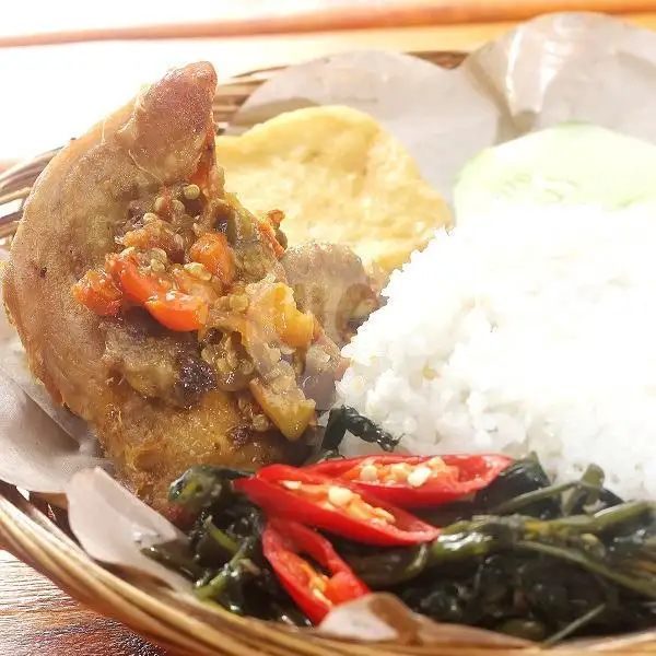 Ayam Kampung Goreng + Nasi | Ayam Goreng Nelongso, Kopo Sayati