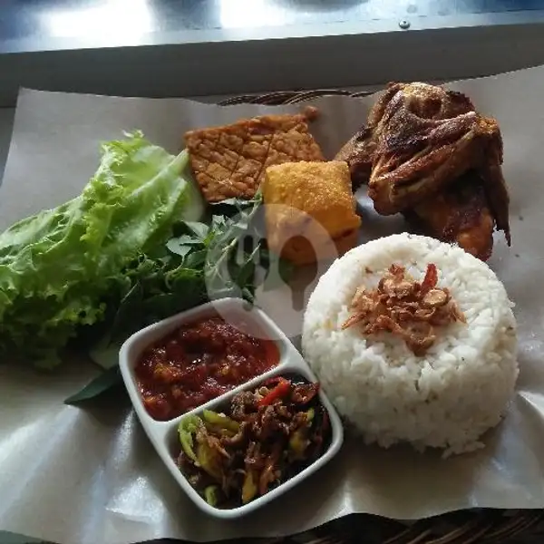 Paket Ayam Penyet Dada/Paha + Nasi + Tahu Tempe | Warung Mantap Mas Welly, Karet