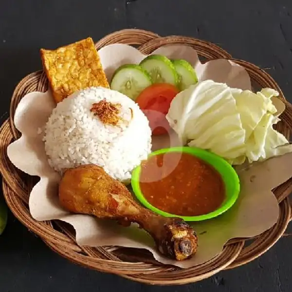 Ayam Goreng + Tanpa Nasi + Sambel Warung Cinta | Waroeng Makan Cinta, Gumilir