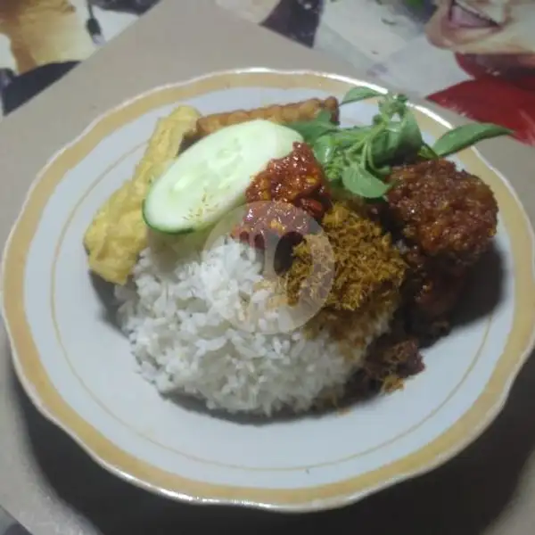 Nasi Ayam Kecap+Tahu+Tempe+Lalapan | Warung Irfana Jaya, Benowo