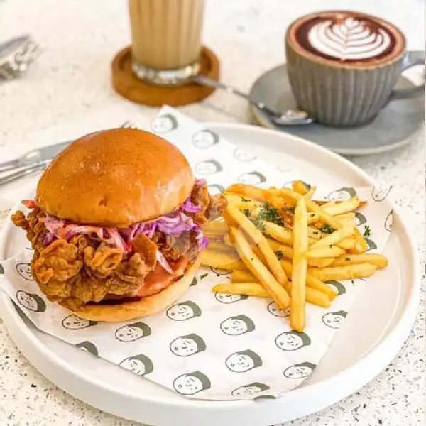Crispy Chicken Sandwich | Fat Boy Club Kitchen And Coffee, Greenland Batam