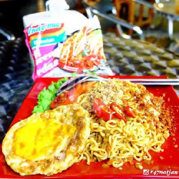 Indomie Goreng + Telur | Ayam Geprek Sudi Mampir, Food Court Genteng Biru