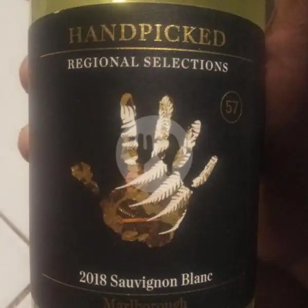 Handpicked Reg Sauvignon Blanc | Alcohol Delivery 24/7 Mr. Beer23