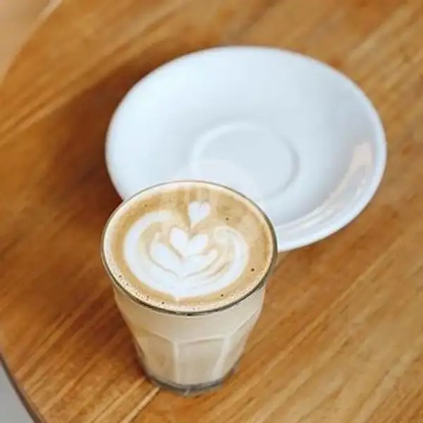 Hot Latte | Hanaka Coffee, Pulau Komodo