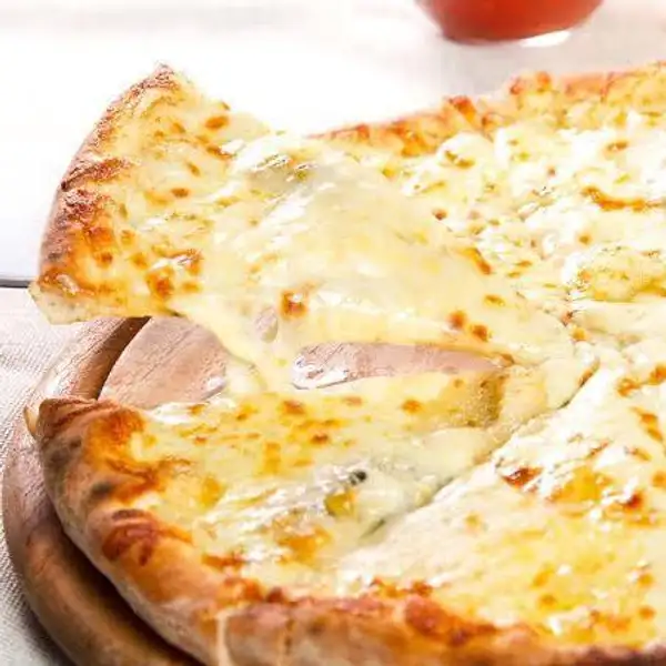 Pizza Quattro Formaggi Large | Piccola Stella Batam, Dermaga Sukajadi