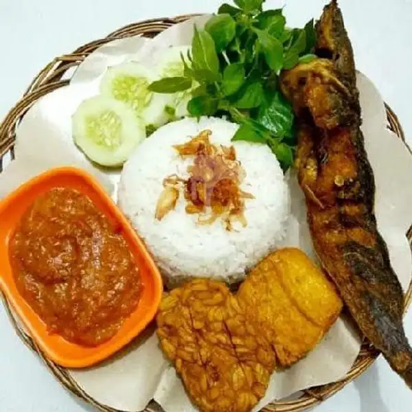Penyetan Nasi Ikan Lele | Dapur Maharani, Kenjeran