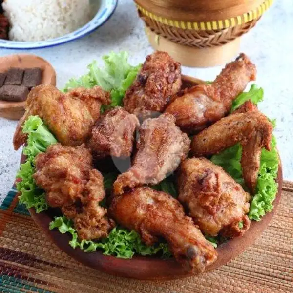 2 Ptg Ayam Goreng Ukuran 1kg : 12 | Wolu 8, Pasar Dukuh Kupang