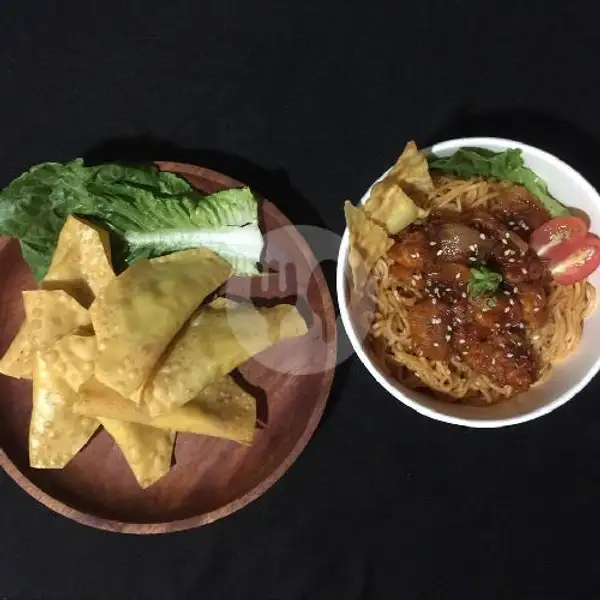 1 Yangnyeom Spicy Chicken Noodle dan 1 Egg Mayonnaise Dumpling | &Bar, Bawean,  Surabaya