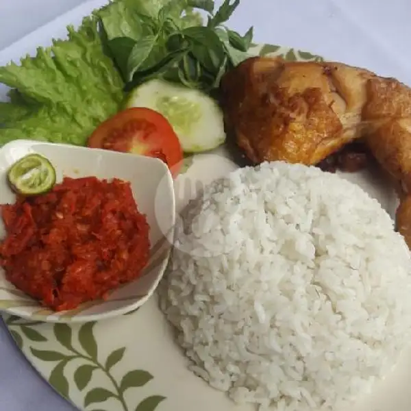 Lalapan Ayam Goreng + Sambel Goreng + Nasi | Ayam Bakar Dapur Widya