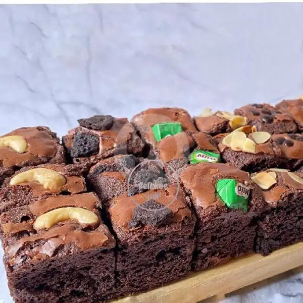 Brownies Fudge Sekat Full Toppings | Bolu Susu Keju & Lapis Talas Keju, Jembatan Lima