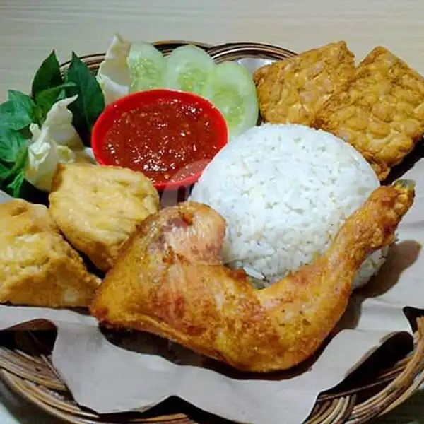 Paket Ayam Goreng Kumplit Nasi Tahu Tempe Sambal Mercon | Ayam Pedas Cadok, Jatihandap