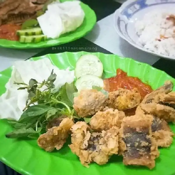Nasi Penyetan Belut Tepung + Tahu Tempe Terong Sambel Super Pedes Dan Lalapan | Seafood Ndjedir