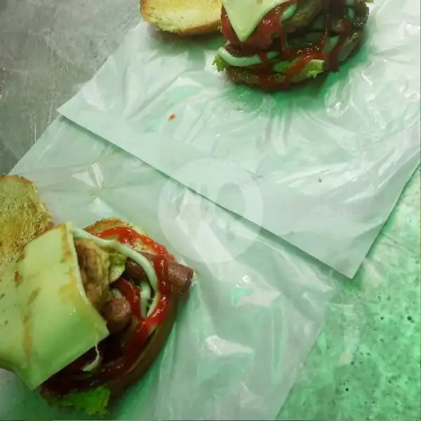Burger Spesial + Sosis | Hafira Burger, HM. Yamin