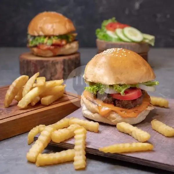 Beef Smacker Burger + + + Fries | Almino Coffee & Kitchen, The Central Sukajadi