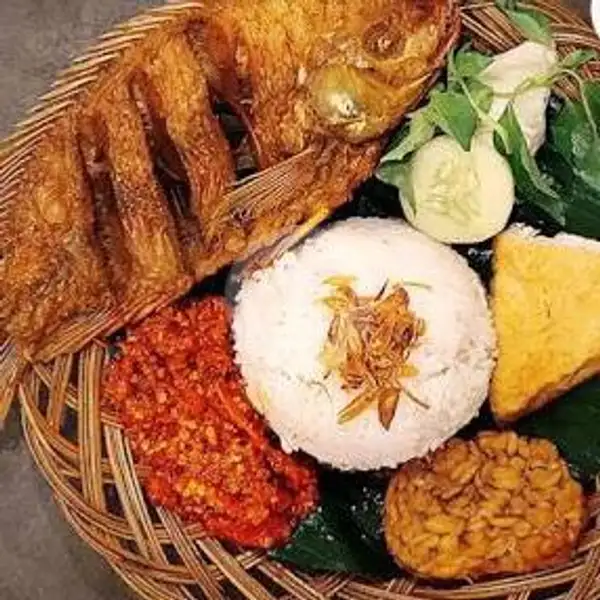 Paket Ikan Gurame Bakar RempahOr Goreng | Delmira Resto, Kebon Sirih Timur