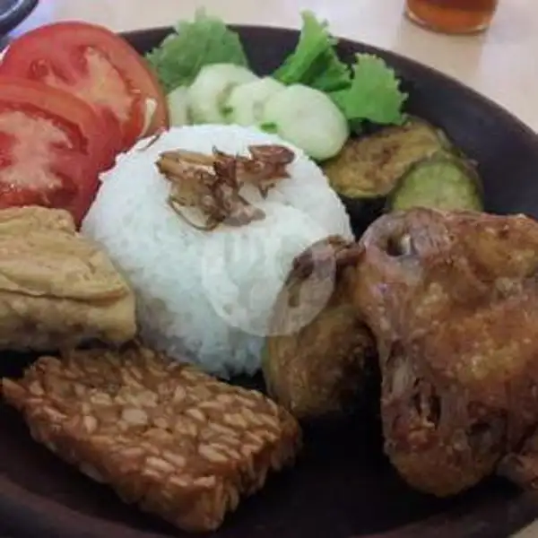 Penyetan Ayam Goreng + Tahu + Tempe | Wahyu Aneka Penyetan Dan Snack
